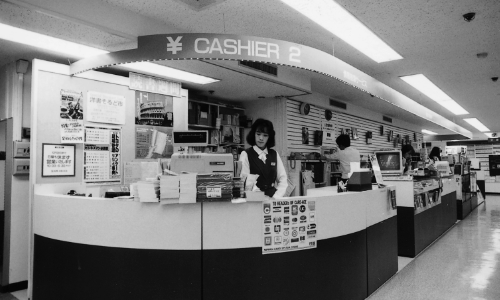書店に導入されたPOS（ポス）レジシステムの様子を撮影した画像
